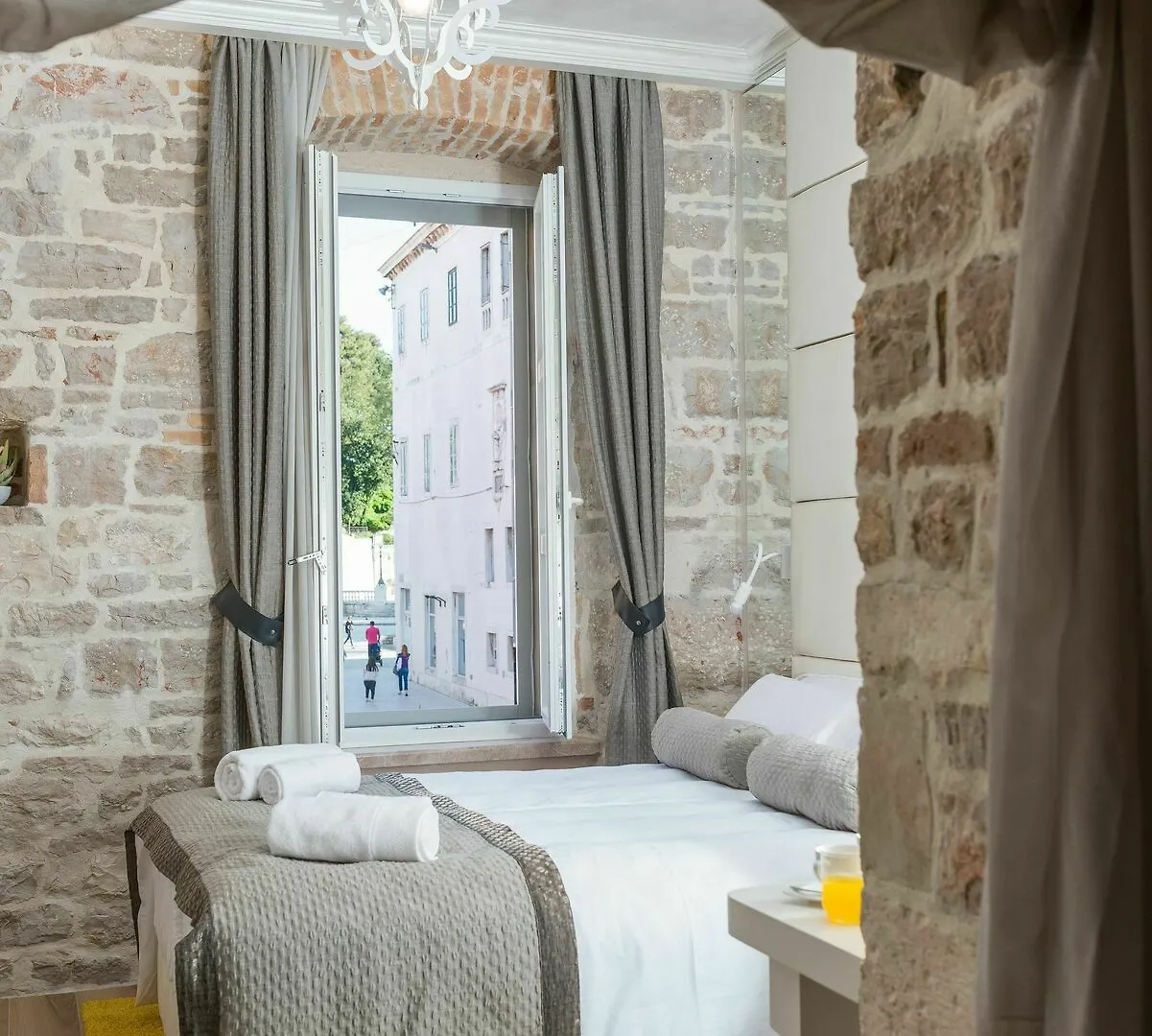 Zara Palace - Design Rooms Guest house
