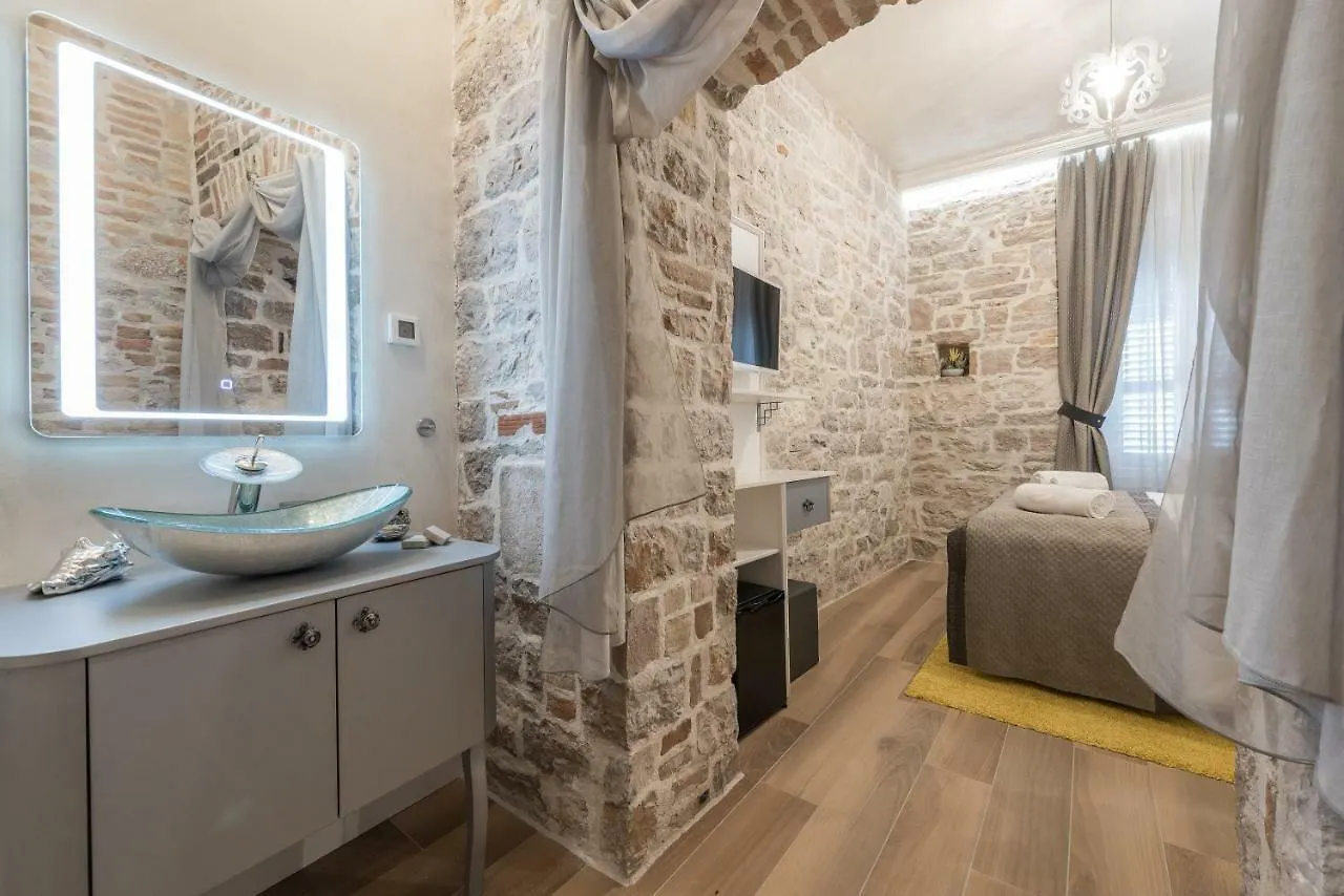Zara Palace - Design Rooms Zadar